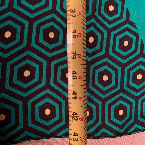 Geometric design green & black 43 inch square scarf. Never worn, great condition - Picture 4 of 4